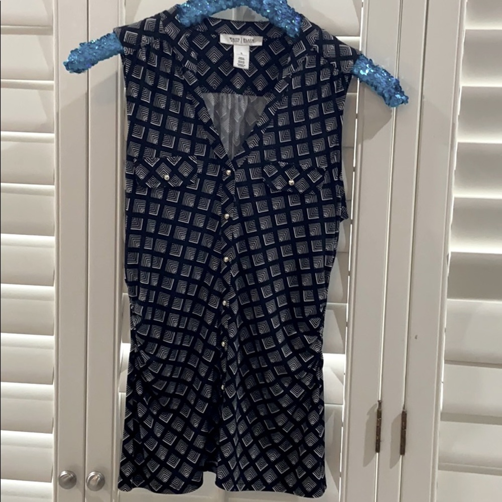 WHBM Black Geometric V Neck Tank w/button detail